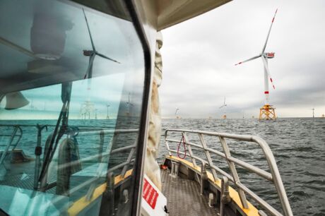 Crew Transfer Vessel im Offshore-Windpark Thornton Bank in der Nordsee vor der Belgischen Küste, 2013