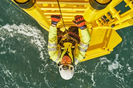 Zustieg auf eine Windenergieanlage im Offshore-Windpark Gemini in der Nordsee, 2017